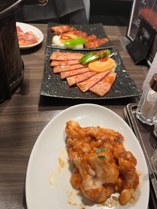 【コスパも味も圧倒的!】焼肉激戦区・新宿で輝く「ホルモン焼 幸永 本店」の肉劇場